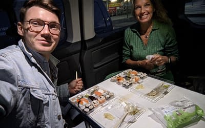 15 Minuten Radio Interview mit Sushi im Kofferraum